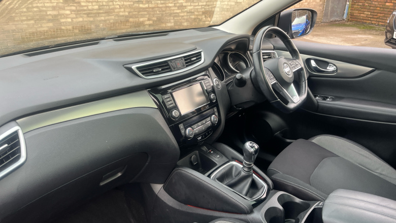 Nissan Qashqai 1.3 DiG-T N-Connecta 5dr Petrol Hatchback